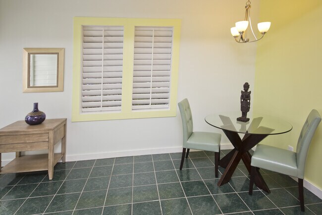 Building Photo - Furnished Studio in Old Town
