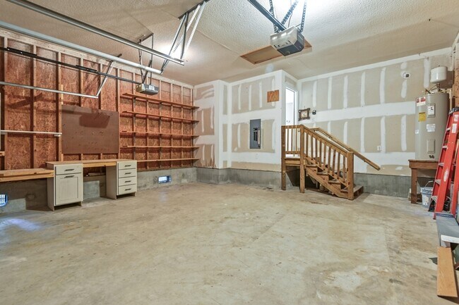 Building Photo - 115 Revolution Dr