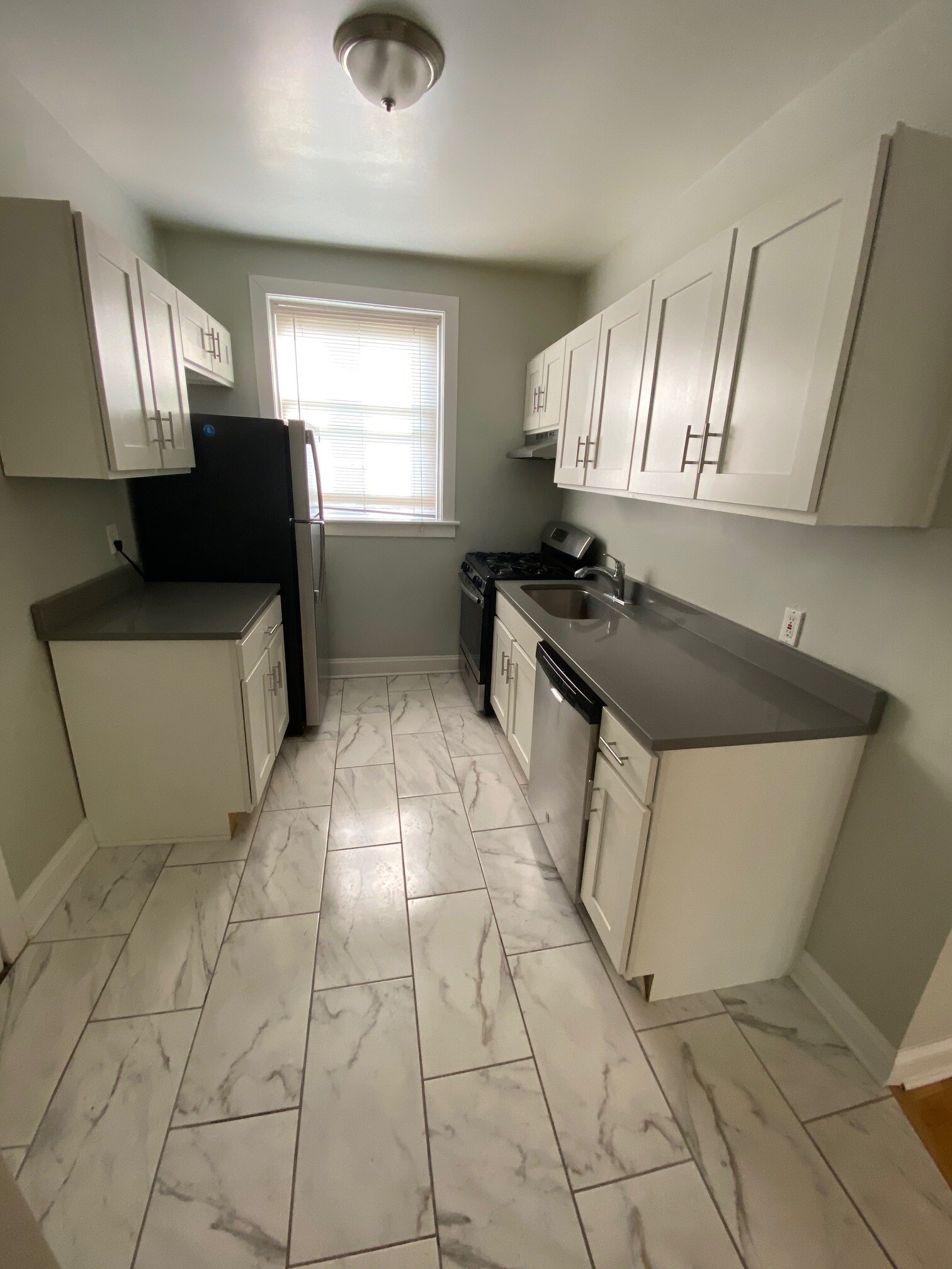 Building Photo - 732 Reba Pl