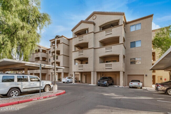 Building Photo - 920 E Devonshire Ave