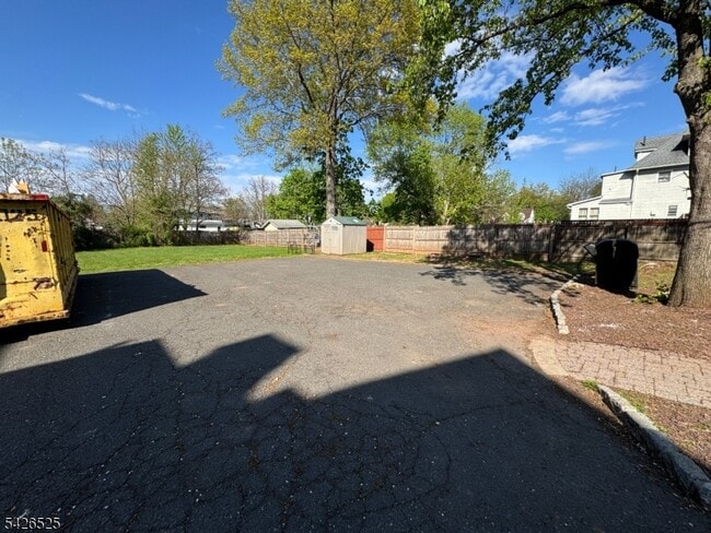 Building Photo - 87 Fairview Ave