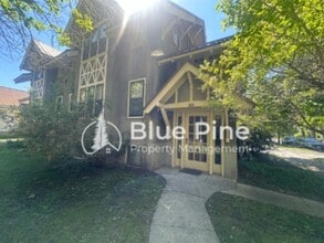 Building Photo - 302 12th St