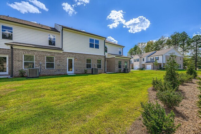 Building Photo - 154 PYRUS Ln