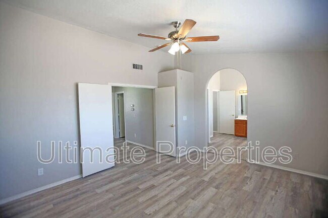Building Photo - 8537 W Windsor Dr