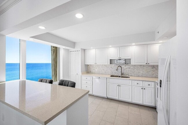 Building Photo - 3009 S Ocean Blvd