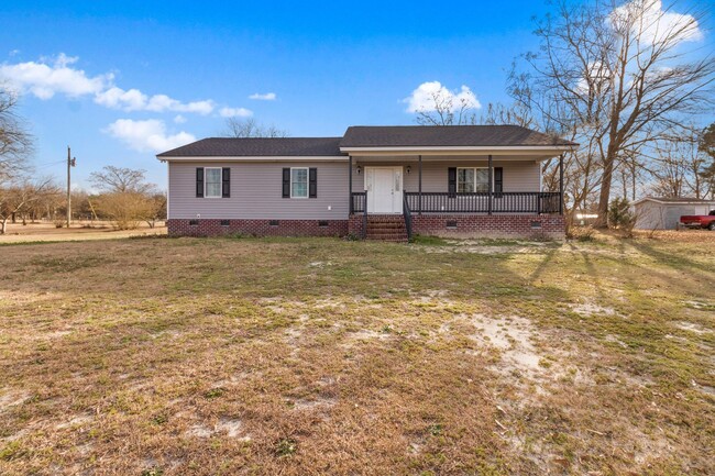 Building Photo - NEWLY RENOVATED 3 BR , 2 BA HOME *SPRING C...