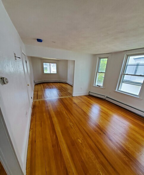 Building Photo - 113 Coleridge St
