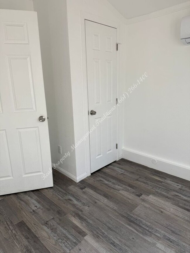 Building Photo - *** Please call us @ 661-266-1400 for info...