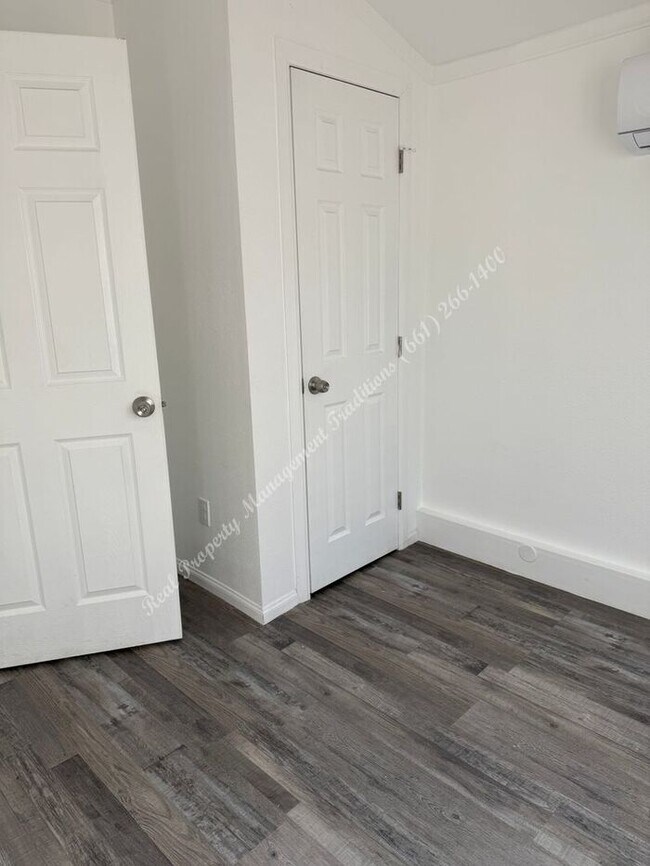 Building Photo - *** Please call us @ 661-266-1400 for information on availability, showings and applications proc...