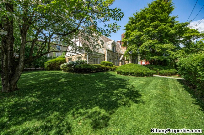 Building Photo - 100 N Patterson St