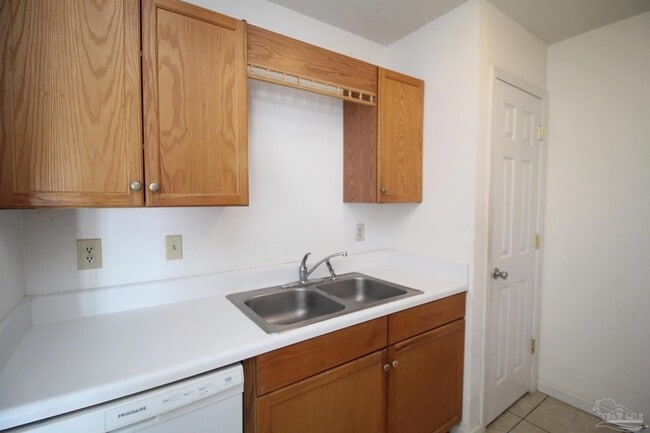 Building Photo - 3352 Green Briar Cir