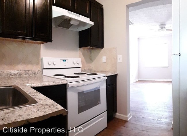 Building Photo - 208 Doane St SW