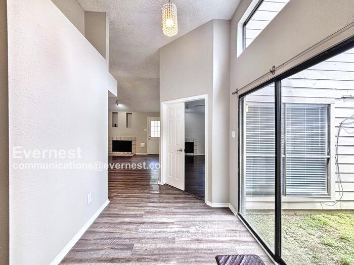 Building Photo - 2734 Indian Trail Dr