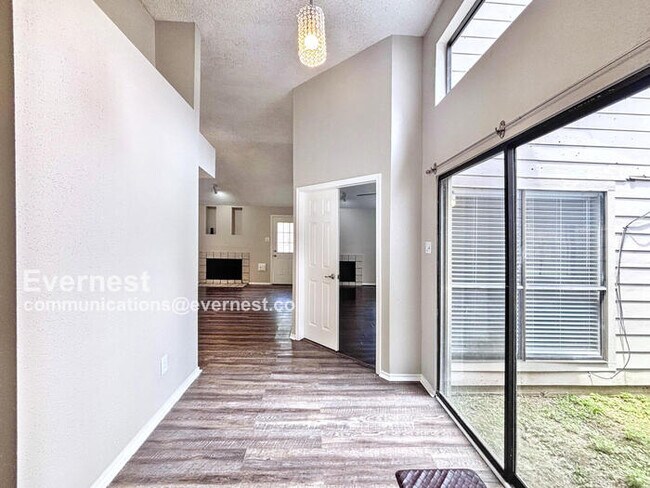 Building Photo - 2734 Indian Trail Dr