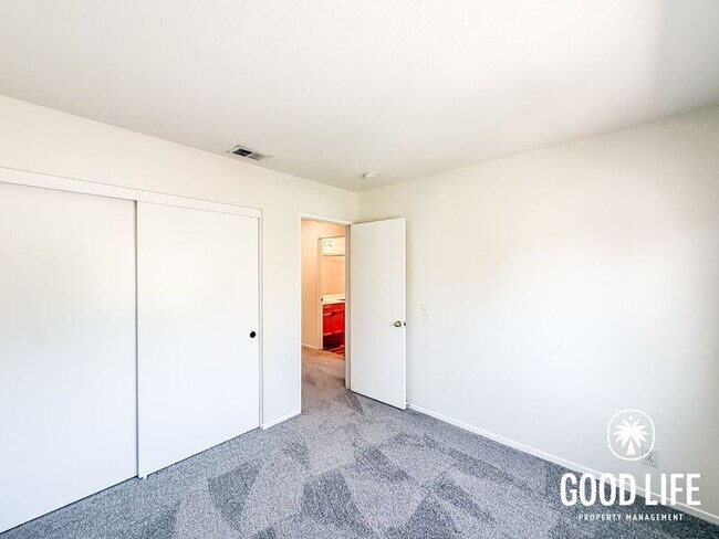Building Photo - 1084 Forester Dr