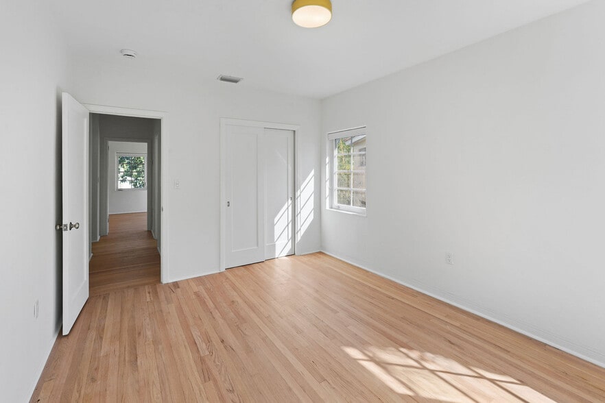 Building Photo - 3705 Ponce de Leon Blvd