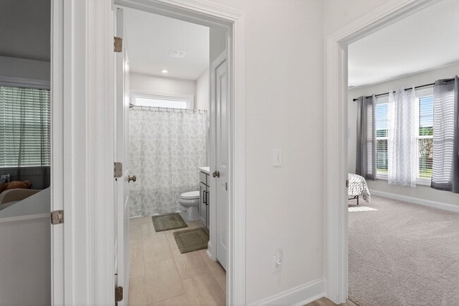 Building Photo - Like New 4BR Ranch with Modern Finishes & Prime Location in Elgin
