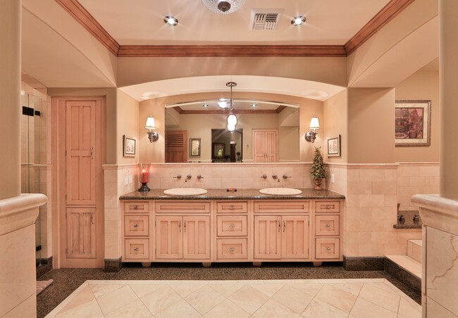 Building Photo - Luxury Living in Coronado's Regatta Bay Co...