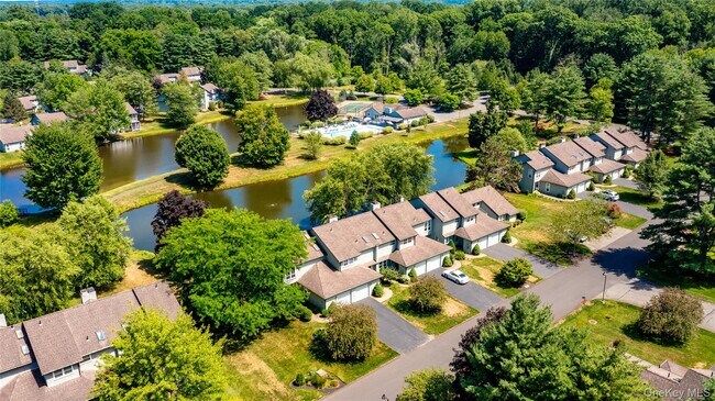 Building Photo - 21 Pond Dr W