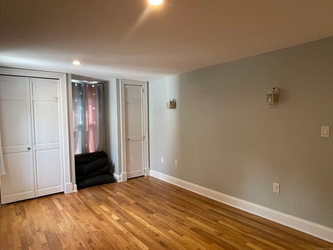 Building Photo - 68 Maple Ave