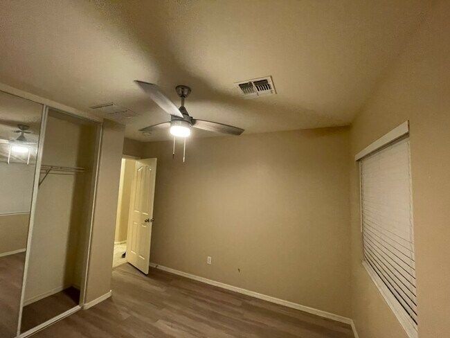 Building Photo - 11546 W Longley Ln