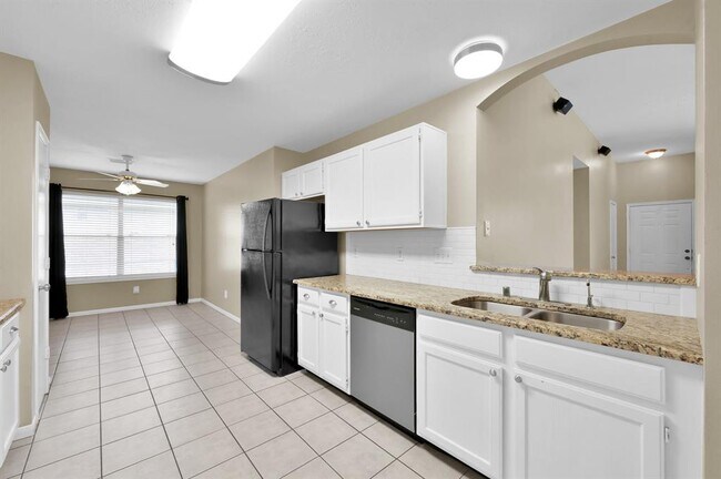 Building Photo - 506 Paradise Ln