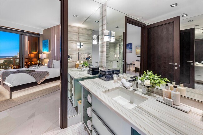 Building Photo - 2201 Collins Ave