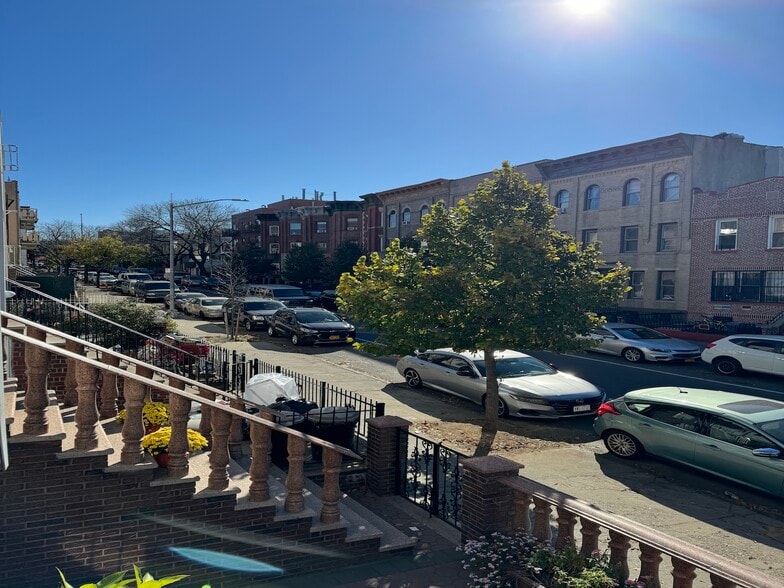 Building Photo - 229 57th St