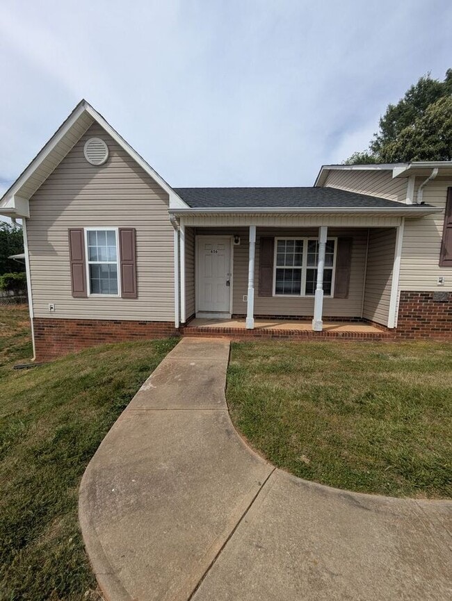 Building Photo - 2BD/1BA Unit at The Squires in Newton, NC