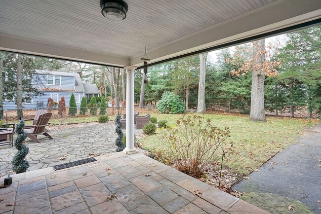 Building Photo - 350 Converse St