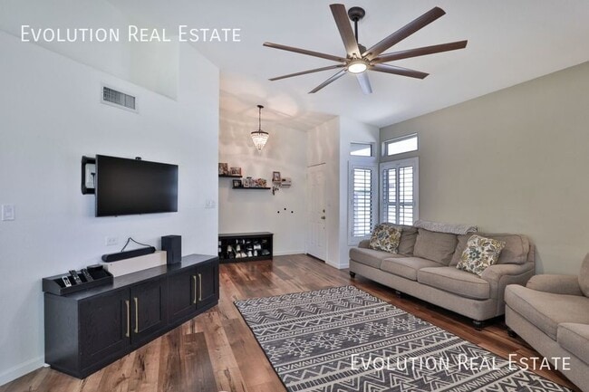 Building Photo - 1542 E Beacon Dr