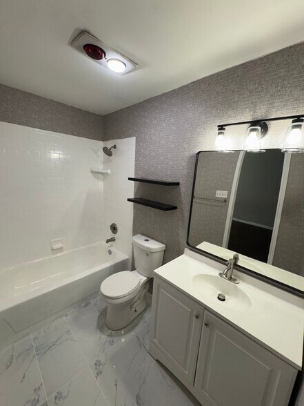 Building Photo - 6101 Parkwood Dr