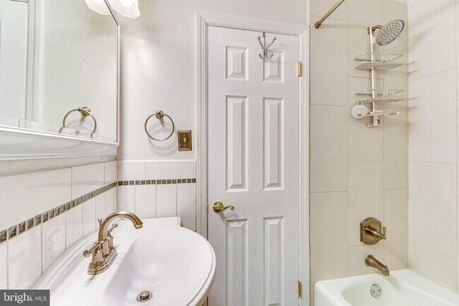 Building Photo - 6519 Engel Dr