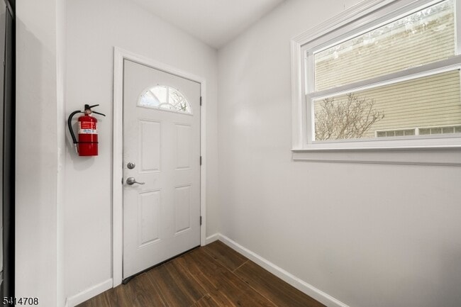 Building Photo - 31 Park Ave