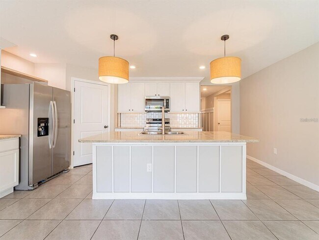 Building Photo - 13748 Wineberry Dr