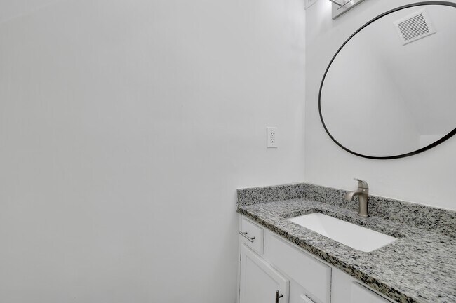 Building Photo - 4520 Coopers Creek Cir SE