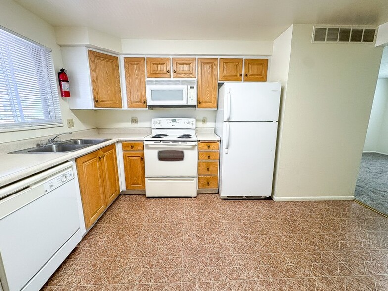 Building Photo - 1748 S 500 E