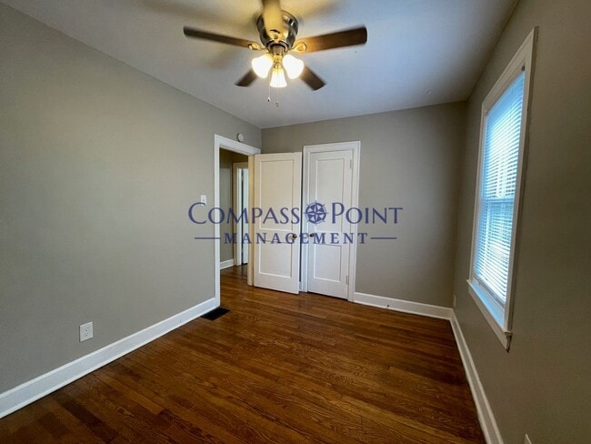 Building Photo - 4 bed 2 bath in Castlewood Park area/ Loud...