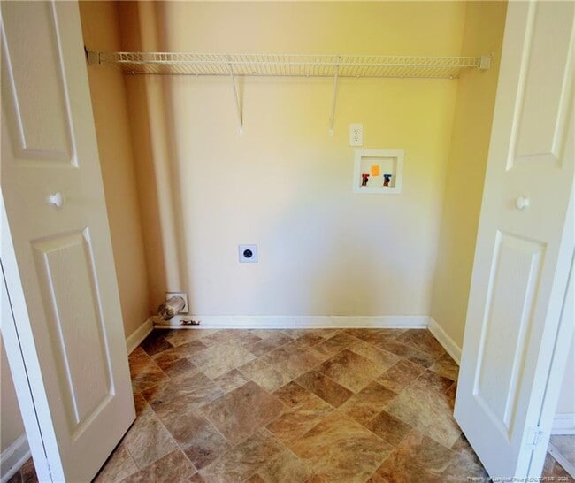 Building Photo - 328 Roundtree Dr