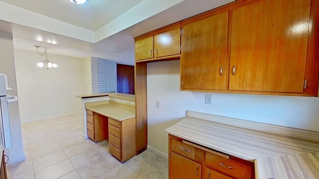 Building Photo - Lease listing - Pasadena Ave