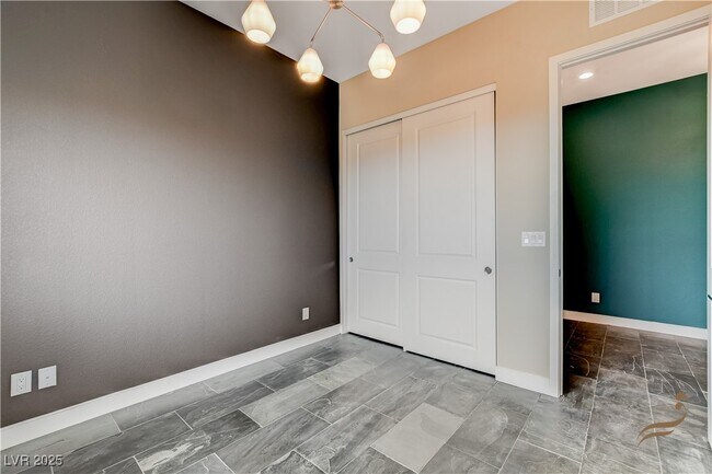 Building Photo - 11837 Grassy Pln Ave