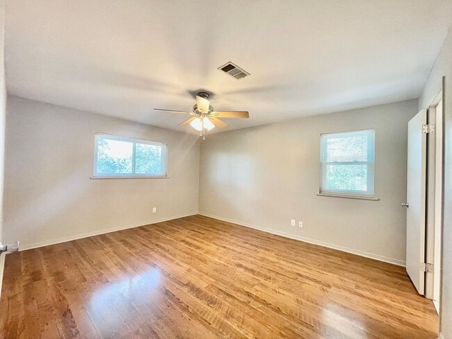 Building Photo - Updated Home w/ 2 Car Garage, Backyard and...