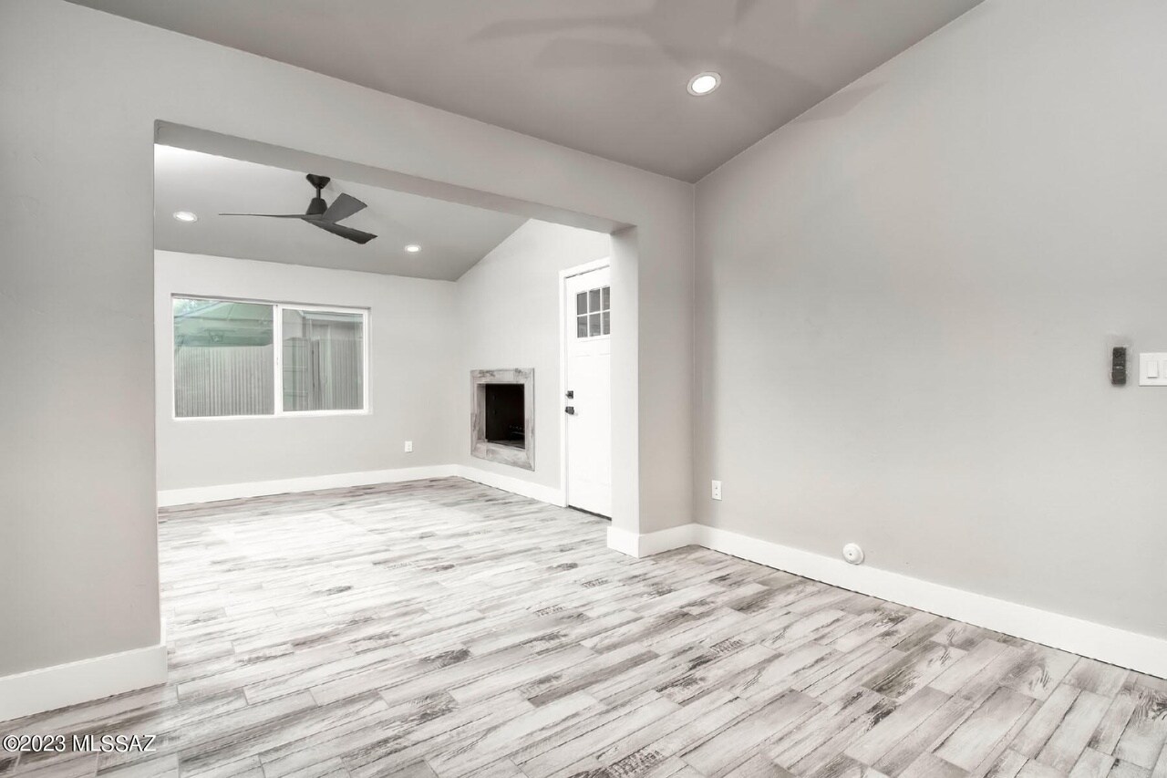 Building Photo - 892 E Glenn St