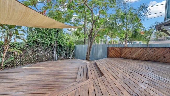 Building Photo - Charming 2BR/2BA with Bonus Room South Tam...