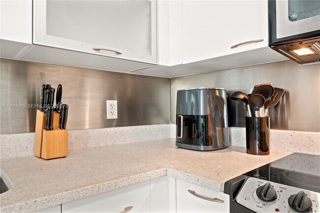 Building Photo - 234 NE 3rd St