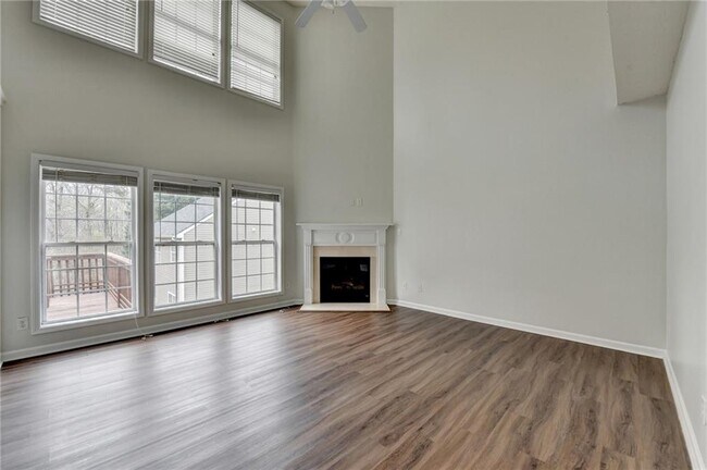 Building Photo - 6670 Island Pointe Dr