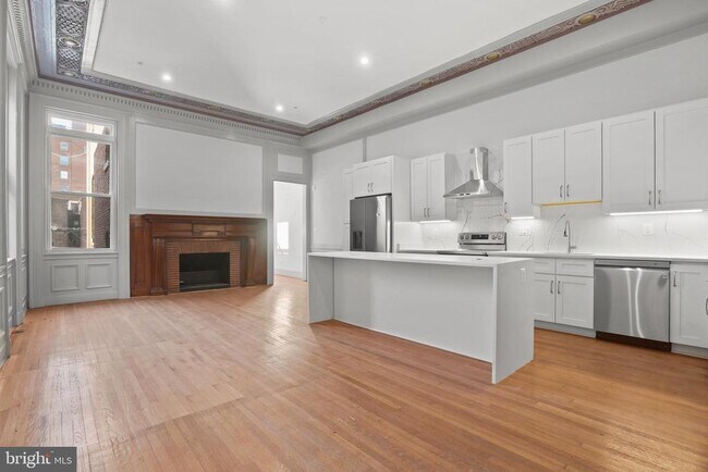 Building Photo - 812 Park Ave