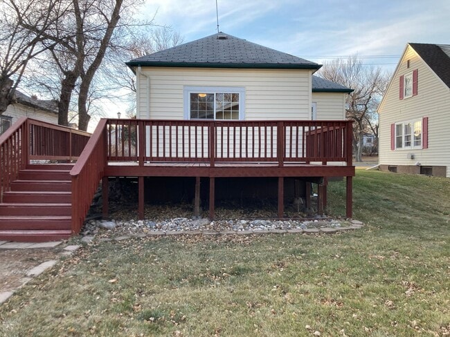 Building Photo - 2 Bedroom House