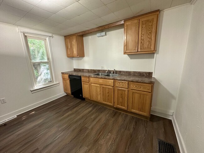 Building Photo - 44 Vandine Pl NE