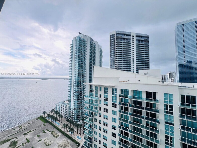 Building Photo - 1200 Brickell Bay Dr